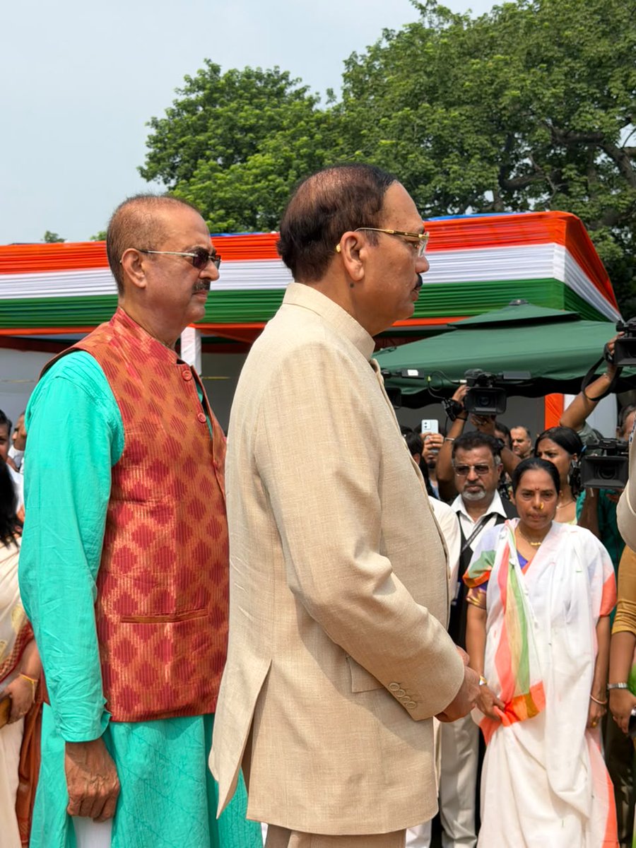 LiveLawIndia's tweet photo. CJI Surya Kant hoists the Indian Flag at the Independence Day celebrations at the #SupremeCourt. https://t.co/2xsukLLg3v