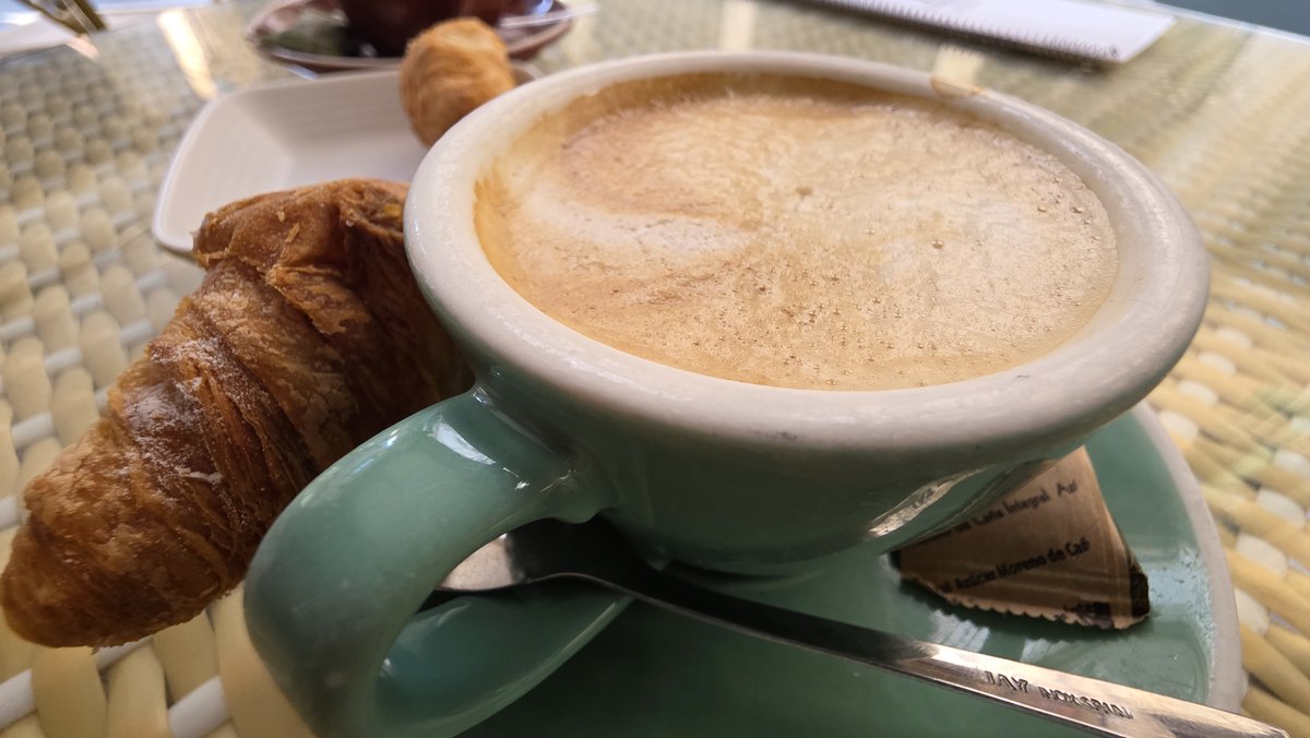 Gironanoticies's tweet photo. 𝔹𝕠𝕟 𝕕𝕚𝕒! Buenos días! Good Morning #Bondia #buenosdías #bosdías #Egunon #bonjour #GoodMorning #dissabte #Girona #Ripoll #Perpignan #Figueres #CostaBrava https://t.co/bSIVquxEpK