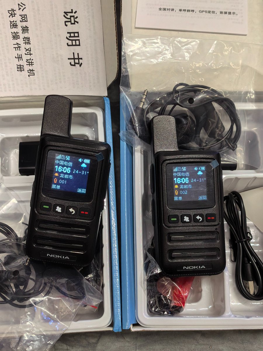 AgentKwok's tweet photo. 给我儿买的对讲机好了
说是已插物联卡，不要充值，不要续费，5000公里全国对讲，还可以GPS追踪。
215元一对，我先试试看怎么个事。 https://t.co/sQN9kXayUj