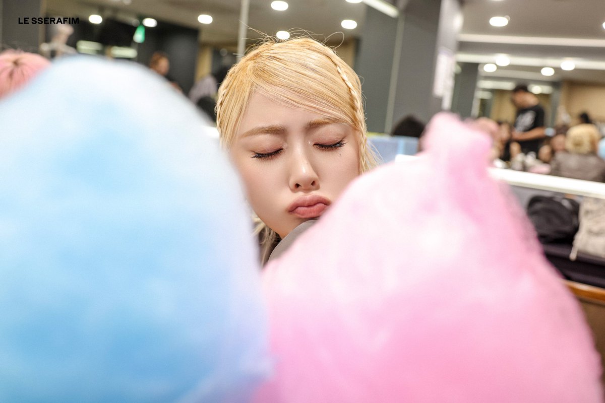 archiveyunjin's tweet photo. 2026 Weverse Con Festival Photo Sketch — #HUHYUNJIN #허윤진 https://t.co/5VN5EYt5nu