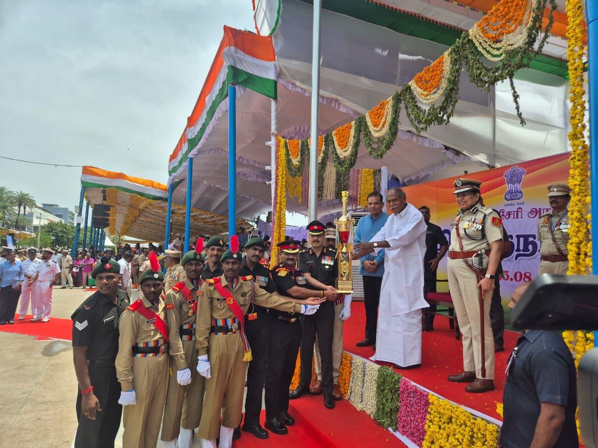 NCCPondicherry's tweet photo. 🇮🇳 80th Independence Day was celebrated with patriotic fervour in Puducherry. Hon’ble CM Shri N. Rangasamy unfurled the National Flag. He awarded the NCC Group Commander’s Trophy to the Best Marching Contingents of SD Boys, 1 (P) Indep Coy & SW Girls, 1 (P) NU Cadets.
 He also felicitated meritorious NCC Cadets with 2 Gold, 2 Silver & 2 Bronze Medals.

@LGov_Puducherry
@HQ_DG_NCC
@NCCDte_TNPAN
@vatsvirendra1
@ashishrams