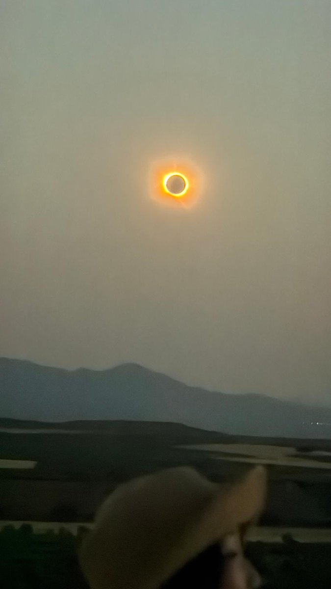 HACIENDAMOLLEDA's tweet photo. Eclipse total at Hacienda Molleda vineyards #carinena https://t.co/e9JqF66D0l