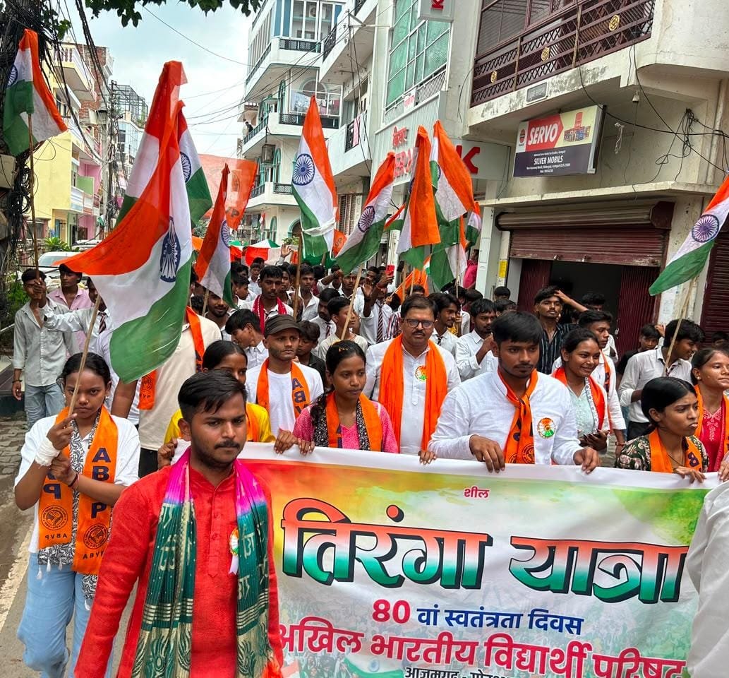 GorakshABVP's tweet photo. अभाविप आजमगढ़ जिले द्वारा 80 वें स्वतंत्रता दिवस के पूर्व दिवस के अवसर पर डी.ए.वी इंटर कॉलेज के परिसर से भव्य तिरंगा यात्रा का आयोजन किया जिसमें सैकड़ो विद्यार्थियों ने उत्साह पूर्वक सम्मिलित होकर यात्रा को सफल बनाया।
#ABVPAzamgarh 
#ABVPGoraksh https://t.co/KP4UOdbztt