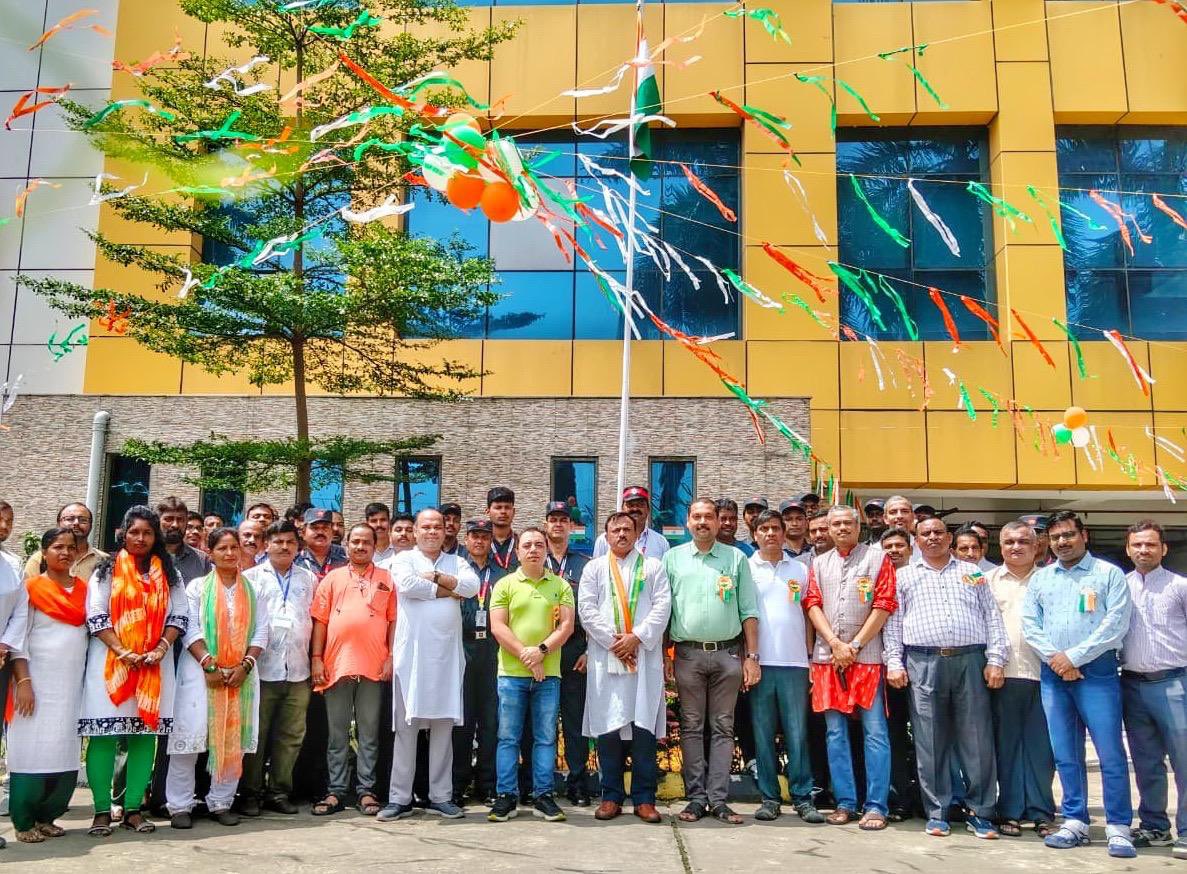stpi_kolkata's tweet photo. On India’s 80th #IndependenceDay, Shri Manjit Nayak, Director of STPI Kolkata, hoisted the National Flag, honored freedom fighters, and inspired officials and staff to uphold unity, dedication, and commitment for the nation’s progress. https://t.co/DECNx6mzoh