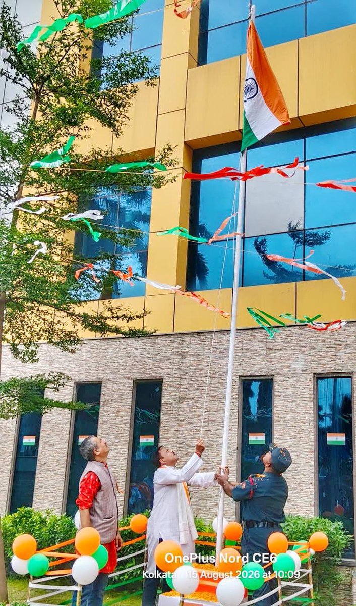 stpi_kolkata's tweet photo. On India’s 80th #IndependenceDay, Shri Manjit Nayak, Director of STPI Kolkata, hoisted the National Flag, honored freedom fighters, and inspired officials and staff to uphold unity, dedication, and commitment for the nation’s progress. https://t.co/DECNx6mzoh