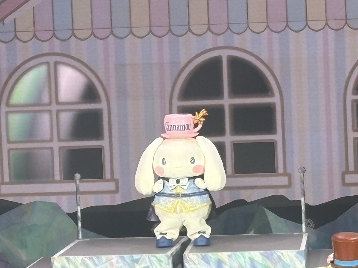 kyu_ro's tweet photo. シナモンの舞台
終始うるうる🥺してた
フレンズ達もかわいいし
いつも踏み出す勇気をくれるシナモンもフレンズに元気を貰って頑張ってるんだなって思わせてくれる素敵な舞台でした。
最後にピューロランドに入場はしなかったけどピューロランド前で1枚Mission Complete
＃シナモロールワンダートリップ https://t.co/WNn71IQcJ2
