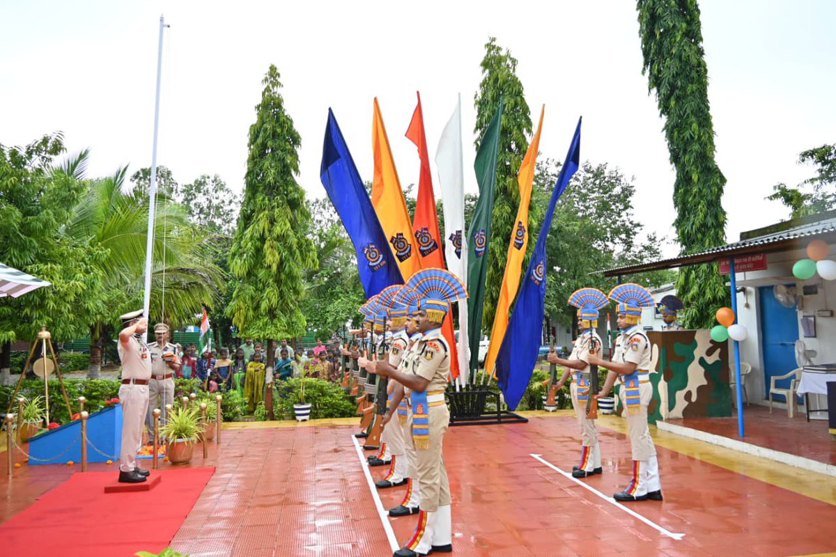 151bncrpf's tweet photo. 🇮🇳#151bn #CRPF कैंप में आज स्वतंत्रता दिवस को देशभक्ति, उत्साह और गौरव के साथ मनाया गया।
राष्ट्र की सुरक्षा, एकता और अखंडता के लिए सदैव समर्पित सभी वीर जवानों को नमन। 🙏
जय हिंद! 🇮🇳 वंदे मातरम्!
@WSCRPF2016 
@CTGSECTORCRPF
@crpfindia https://t.co/GfkxIpHplf