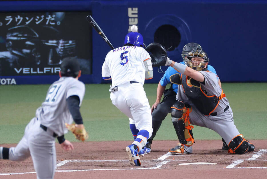 gnomotoke's tweet photo. 【中日】死球で交代の村松開人は病院へ　井上一樹監督「ちょっと厳しいかも」「あの痛がり方は尋常じゃない」（スポーツ報知）-Yahoo!ニュース https://t.co/czYLrSXXxc

「ちょっと厳しいかもしれない。あの痛がり方は尋常じゃない。ちょっと厳しいかなという方が濃厚かな」と離脱の事態も覚悟した。 https://t.co/Hj6hcdg8nt