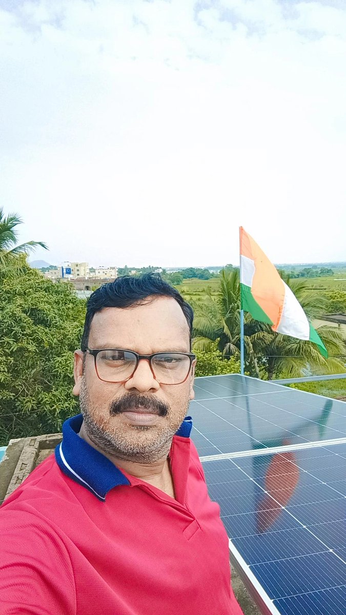 pradeepkrout76's tweet photo. ଭାରତର ୮୦ତମ ସ୍ୱାଧୀନତା ଦିବସ ଅବସରରେ ଗୋପବନ୍ଧୁ ନଗର, ଯାଆଁଳା, ଉତ୍ତରମୁଣ୍ଡ ମୁହାଣ, ଖୋର୍ଦ୍ଧା ରେ ପତାକା ଉତ୍ତୋଳନ କାର୍ଯ୍ୟକ୍ରମ ଅନୁଷ୍ଠିତ ହୋଇଥିଲା। ଏହି ପବିତ୍ର ଅବସରରେ ଗୋପବନ୍ଧୁ ନଗର କଲୋନୀର ସମସ୍ତ ବାସିନ୍ଦା ଉପସ୍ଥିତି ରହି ଏହି ଜାତୀୟ ପର୍ବର ଗୌରବ ବଢ଼ାଇଥିଲେ। https://t.co/aP77owrQwk