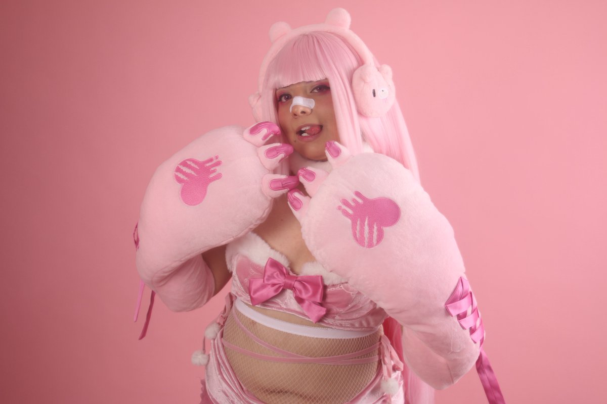 menhera_a_chan_'s tweet photo. Fotitos con mi cosplay de Gloomy Bear de @moeflavor UwU ！！！Ya vieron el set completo UwU？。。。💗💗💗 https://t.co/60lpOGAUXV