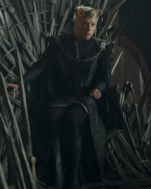 nyrhae's tweet photo. still not over how good they look on the throne https://t.co/bXnf0Qb5LE