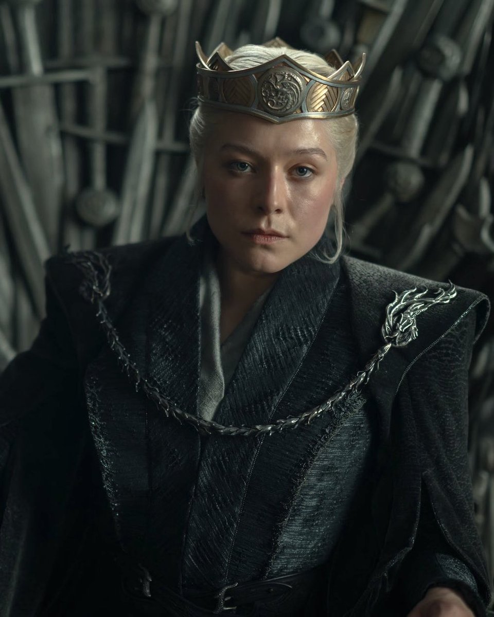 nyrhae's tweet photo. still not over how good they look on the throne https://t.co/bXnf0Qb5LE