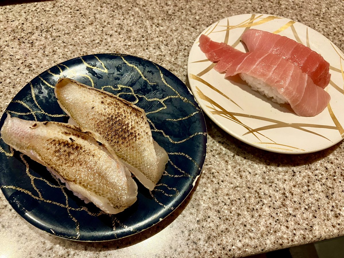IkuoOkada's tweet photo. 今日のお昼もみんなでお寿司(=^x^=)
源洋丸谷川瀬店！！
お寿司でお腹いっぱいって幸せ〜♪ https://t.co/I2x7qAWtzm