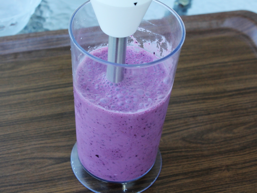 allo_chizzle's tweet photo. Just tried the wild blueberries from Oregon—plump, intensely sweet with a subtle tart kick, and zero weird aftertastes. Game changer for morning smoothies!  #FoodFind https://t.co/IXPwFYtNI9