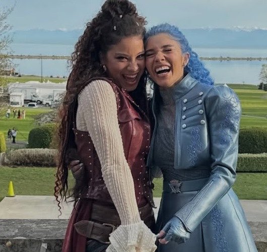 amazonatlantean's tweet photo. Can we get some sleeveless costumes  in the next movie @Disney @descendants 👀👀👀👀 https://t.co/9xgODQgn7j