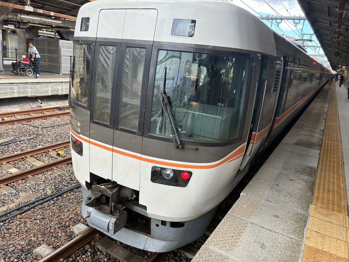 GON_noritetsu's tweet photo. 久々の本格乗り鉄ほないくで。お　ま　た　せ。実（ry 13:00発 ｜特急しなの13号｜長野｜乗車区間:名古屋→塩尻14:54着   停車駅:千種、多治見、恵那、中津川、木曽福島、塩尻、松本、篠ノ井 ※普通🈯️乗車 1013M 383系A3+A101 #GONTrain https://t.co/v2W8xn5voI