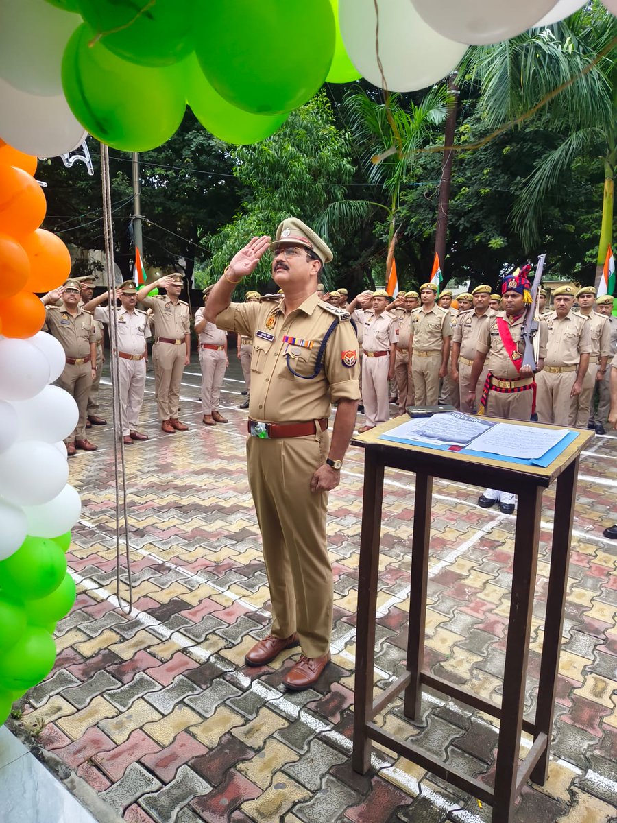 sambhalpolice's tweet photo. 80 वें स्वतन्त्रता दिवस के पावन अवसर पर #ASPNorth श्री कुलदीप सिंह द्वारा #ASP कार्यालय सम्भल पर ध्वजारोहण कर समस्त अधिकारी/कर्मचारीगण को राष्ट्रीय एकता की शपथ दिलाई गई एवं मिष्ठान वितरित किया गया।
#IndependenceDay2026
#IndependenceDay
#UPPolice https://t.co/acmvO6pw8L