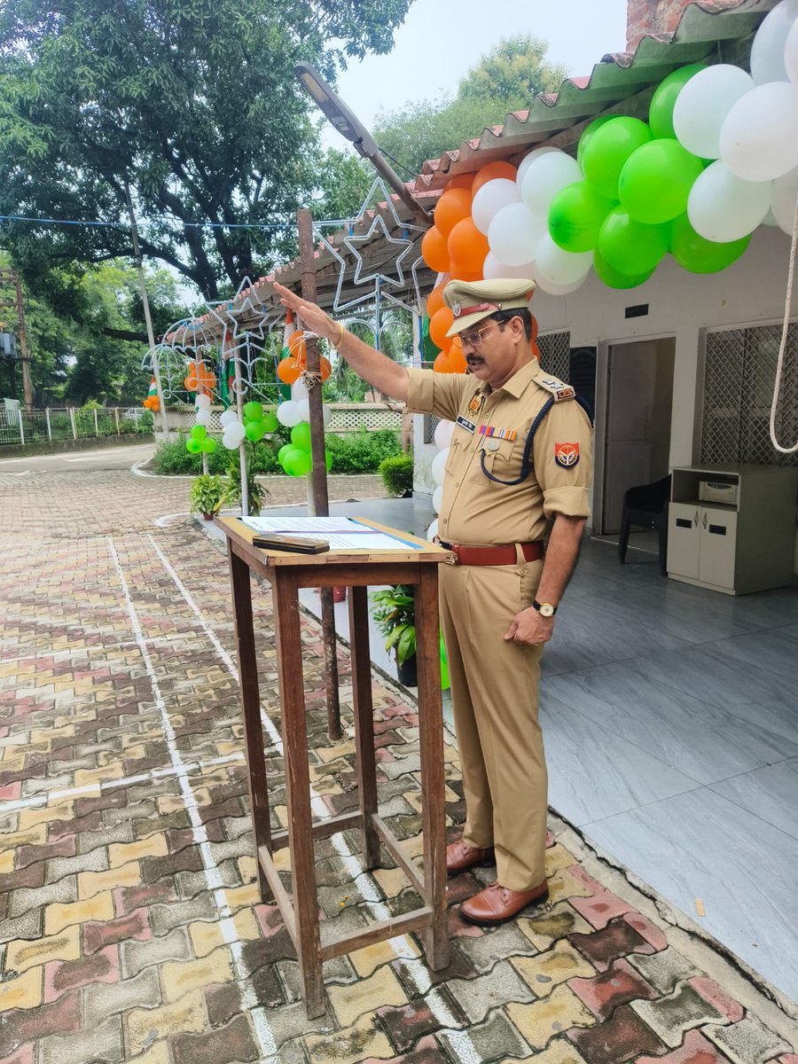 sambhalpolice's tweet photo. 80 वें स्वतन्त्रता दिवस के पावन अवसर पर #ASPNorth श्री कुलदीप सिंह द्वारा #ASP कार्यालय सम्भल पर ध्वजारोहण कर समस्त अधिकारी/कर्मचारीगण को राष्ट्रीय एकता की शपथ दिलाई गई एवं मिष्ठान वितरित किया गया।
#IndependenceDay2026
#IndependenceDay
#UPPolice https://t.co/acmvO6pw8L