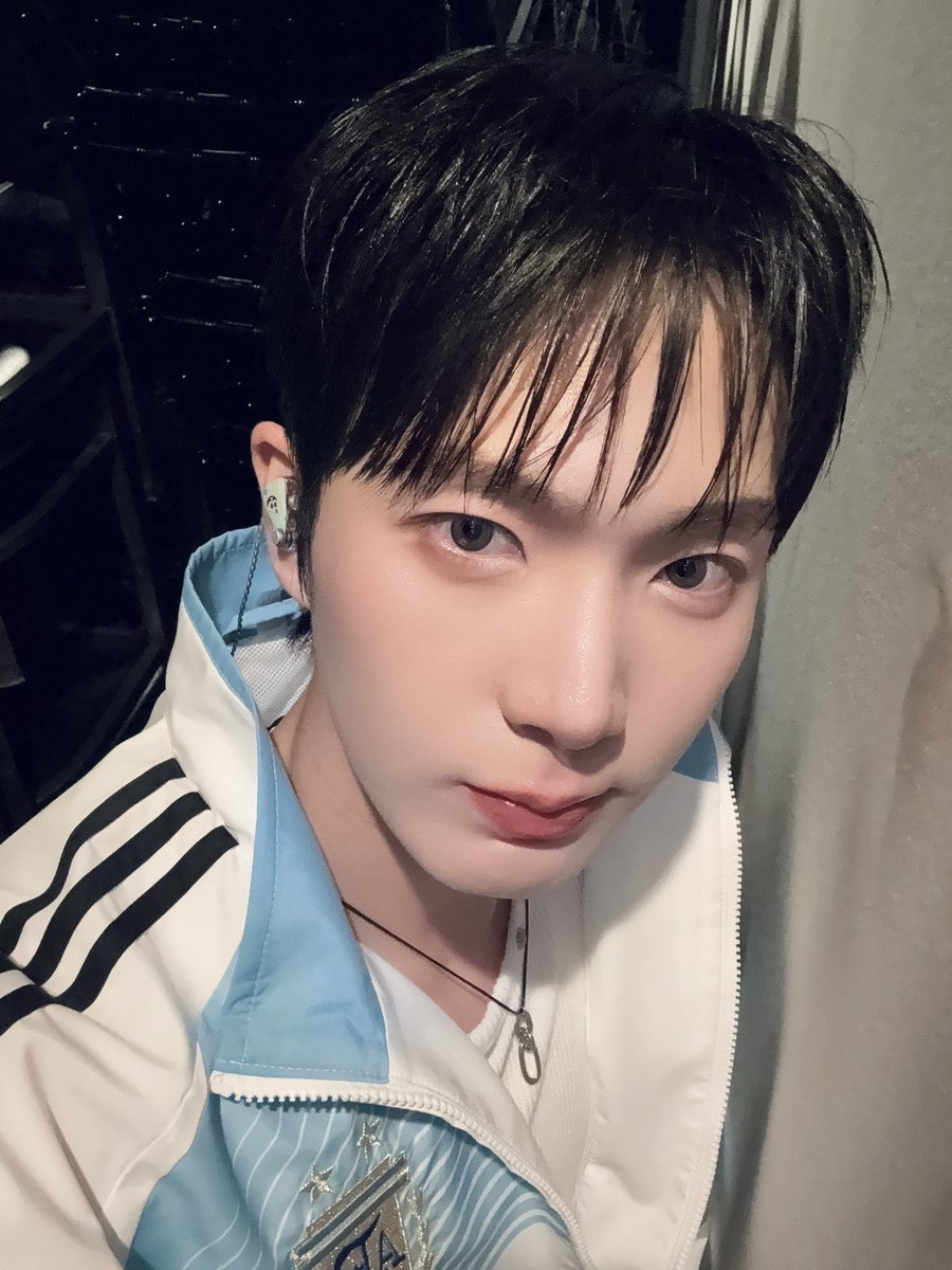 OmegaX_members's tweet photo. [#OX]

올랜도!! 고미워요!!
너무 즐겁게 놀았어요!!

#OMEGA_X #오메가엑스
#케빈 #KEVIN https://t.co/o18Do9WM4i