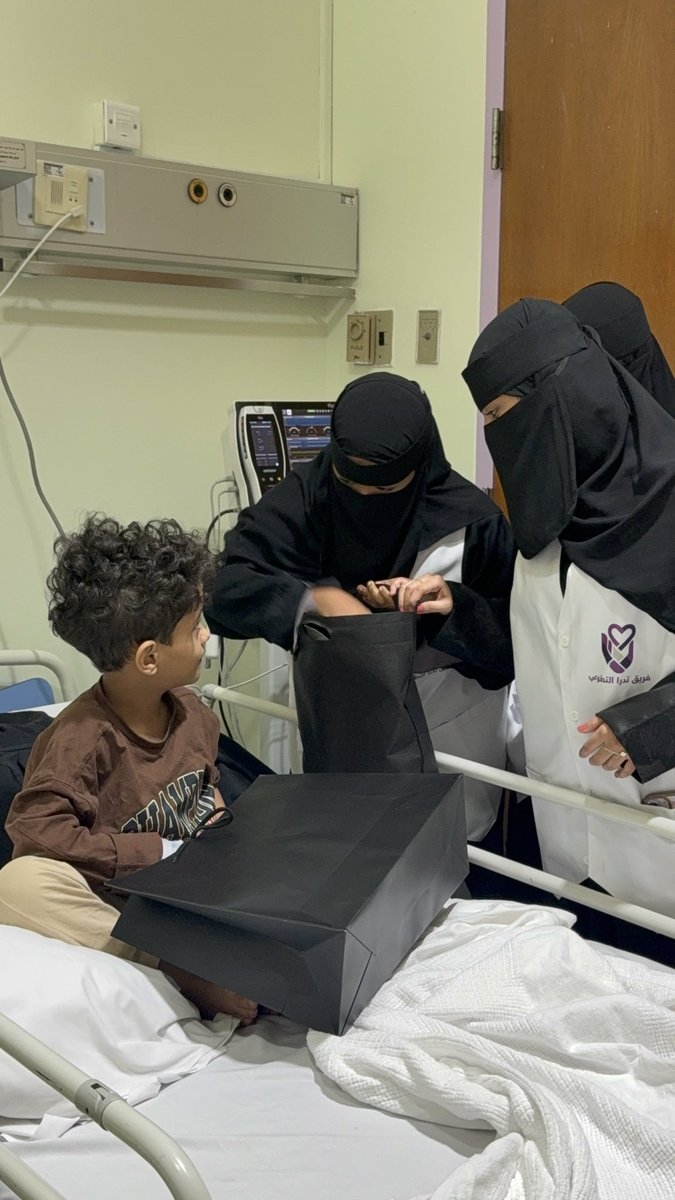 tedraah's tweet photo. جانب من مشاركة فريق تدرا التطوعي في مبادرته الإنسانيه بمستشفى حراء العام 💜
#تطوع #مكه https://t.co/u26B1rwrsB