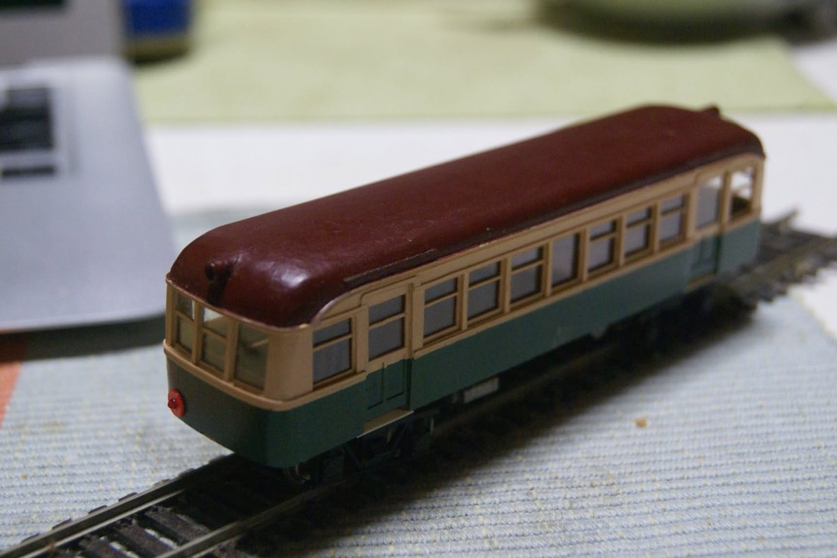kotaroHirotsu's tweet photo. @onlyyou_express こんなのを作っていたことを思い出したので遅い返信。
鹿島参宮のキハ201を大分交通色でスクラッチしました。菱枠型台車のない時代で台車もプラ材から切出しました。
後年思い出し、大学の先輩湯口徹さんに見せる機会があり、一言「似てない」😂　九州時代雲の上だった湯口さんに貶なされても満足です https://t.co/ABD3UGSao9