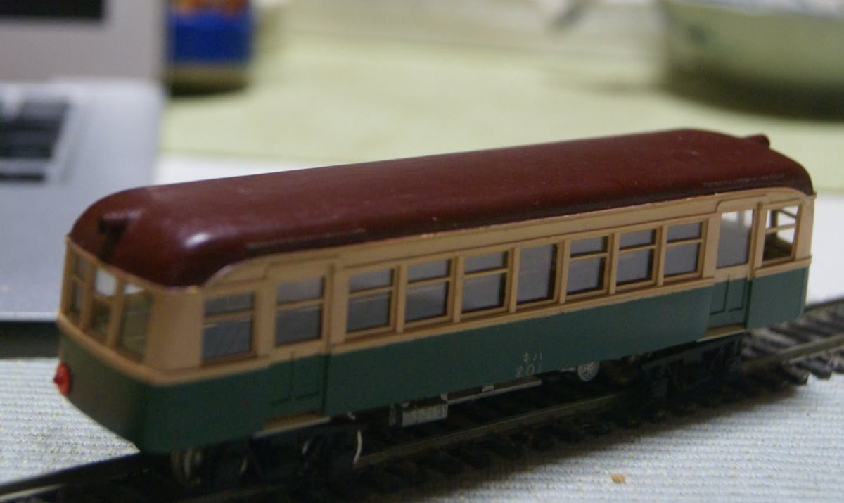 kotaroHirotsu's tweet photo. @onlyyou_express こんなのを作っていたことを思い出したので遅い返信。
鹿島参宮のキハ201を大分交通色でスクラッチしました。菱枠型台車のない時代で台車もプラ材から切出しました。
後年思い出し、大学の先輩湯口徹さんに見せる機会があり、一言「似てない」😂　九州時代雲の上だった湯口さんに貶なされても満足です https://t.co/ABD3UGSao9