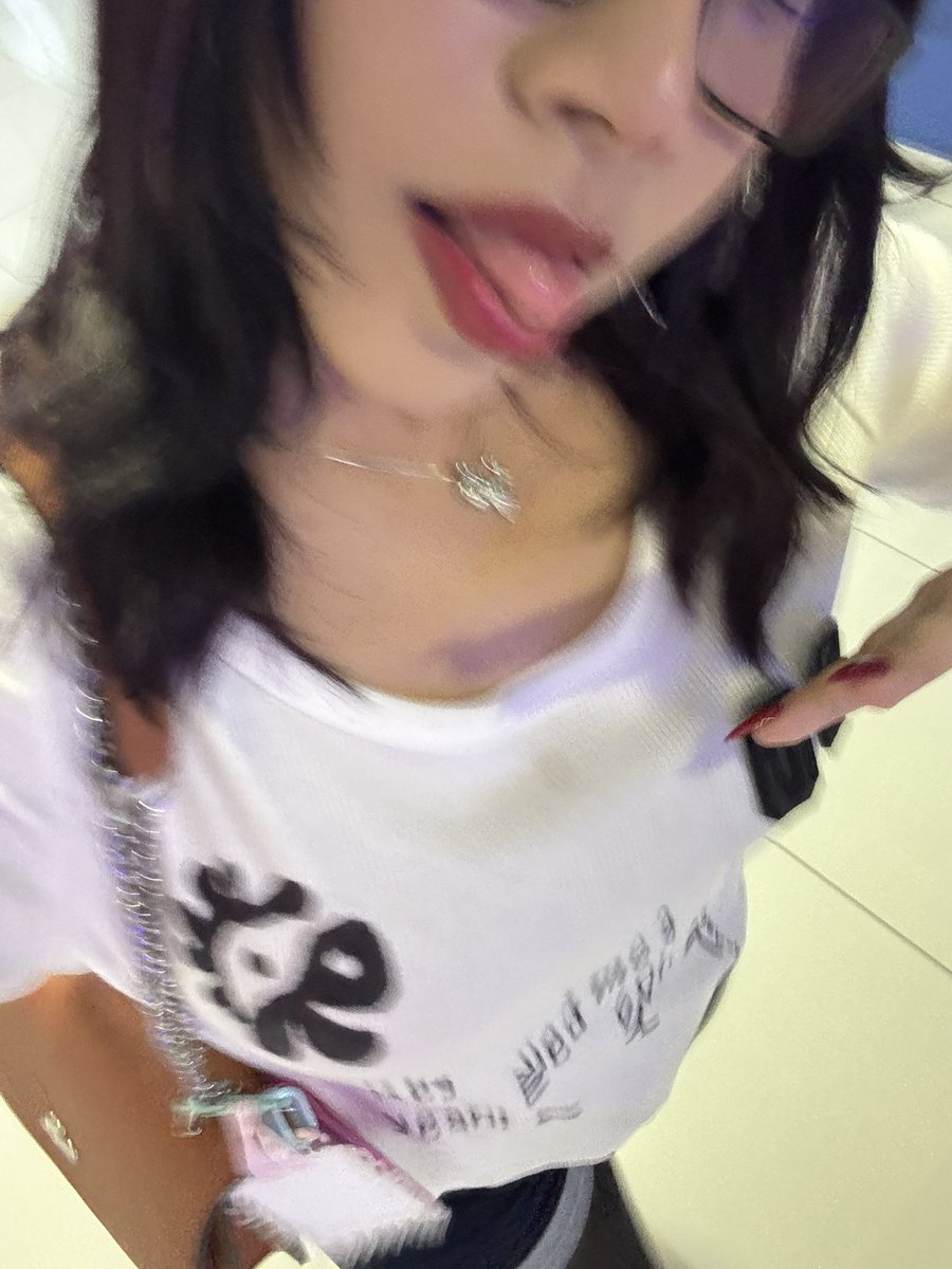 zelipric's tweet photo. Las del cine no dejaban de gritar, las amo, me la pasé genial 😭 https://t.co/bBsvdIckCO