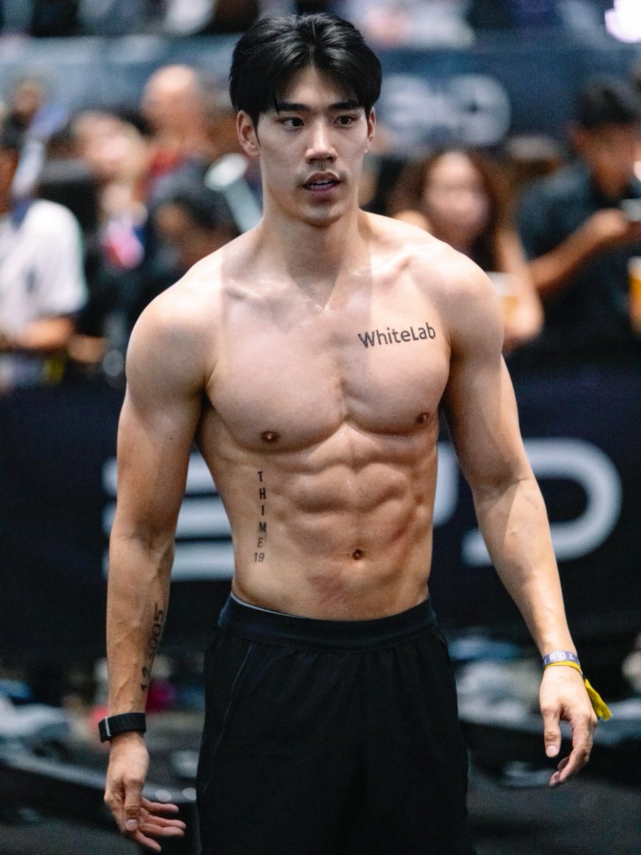 hotguysTH's tweet photo. น้องขยันมาก เห็นไลฟ์ขายของตลอดเลย 
หุ่นโคตรสุดเลย 
#hyrox #hyroxth #hyroxthailand #thime19 
วาร์ป 👇 https://t.co/jWeSN9bUr7