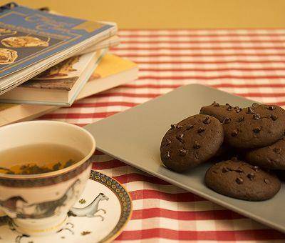 spore17's tweet photo. Just baked warm chocolate chip cookies! Left a plate at my neighbor's door. Small smiles make big days better ， https://t.co/blCFxxgc7f