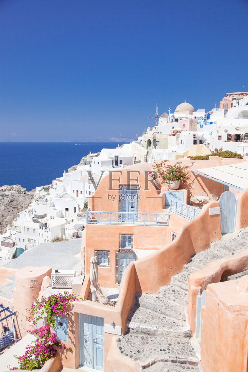 BoBoDX05's tweet photo. Just caught the golden hour glow over Santorini’s white domes—sunset paint the caldera pink, and I’m already planning when to come back.  #TravelBliss https://t.co/2wBbv0OiTb
