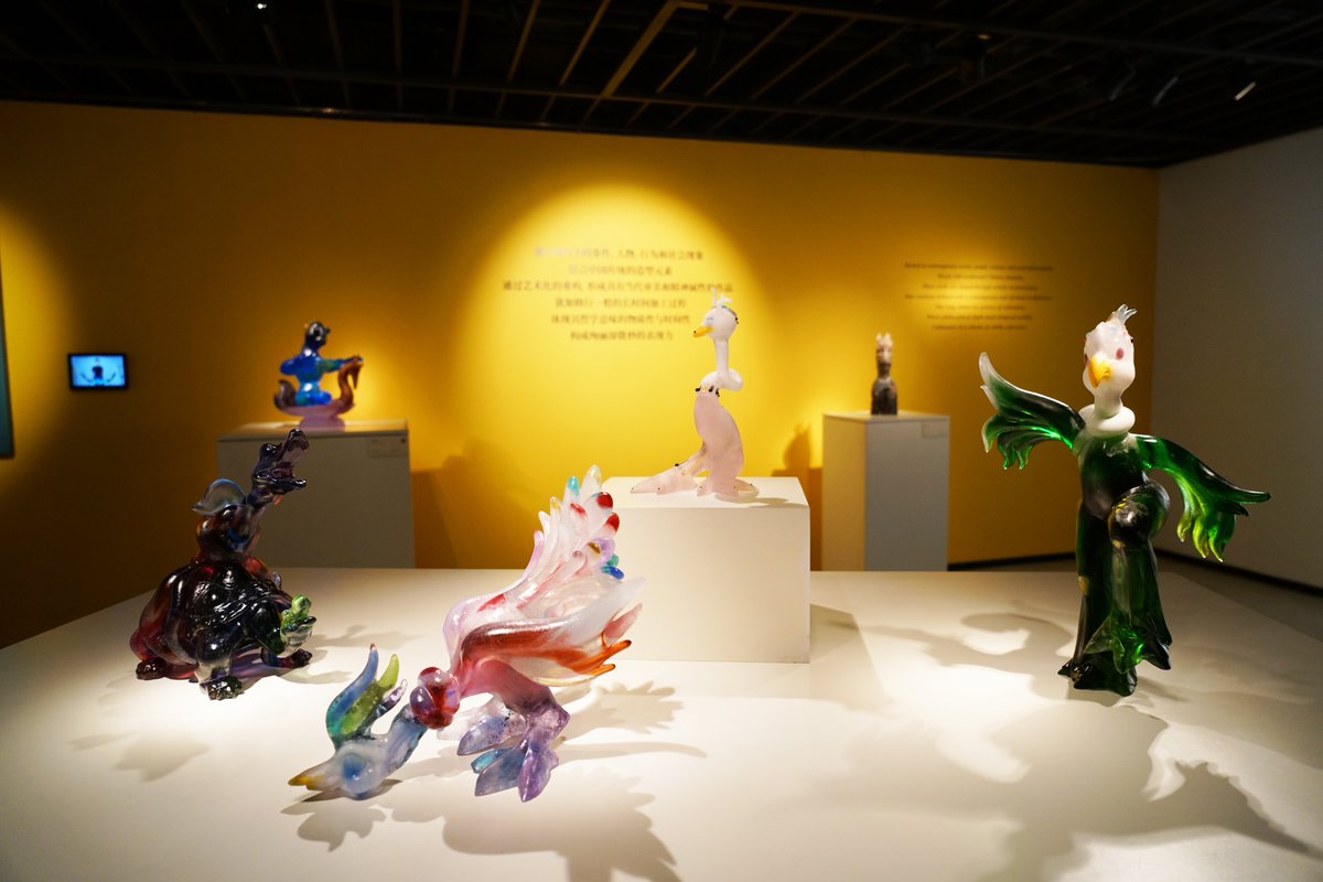 Stone_Edge0210's tweet photo. 「周末逛了藏在老巷里的玻璃艺术展，光影穿过晶透作品落在掌心，连风都变得亮晶晶的」， https://t.co/4QMYT00345