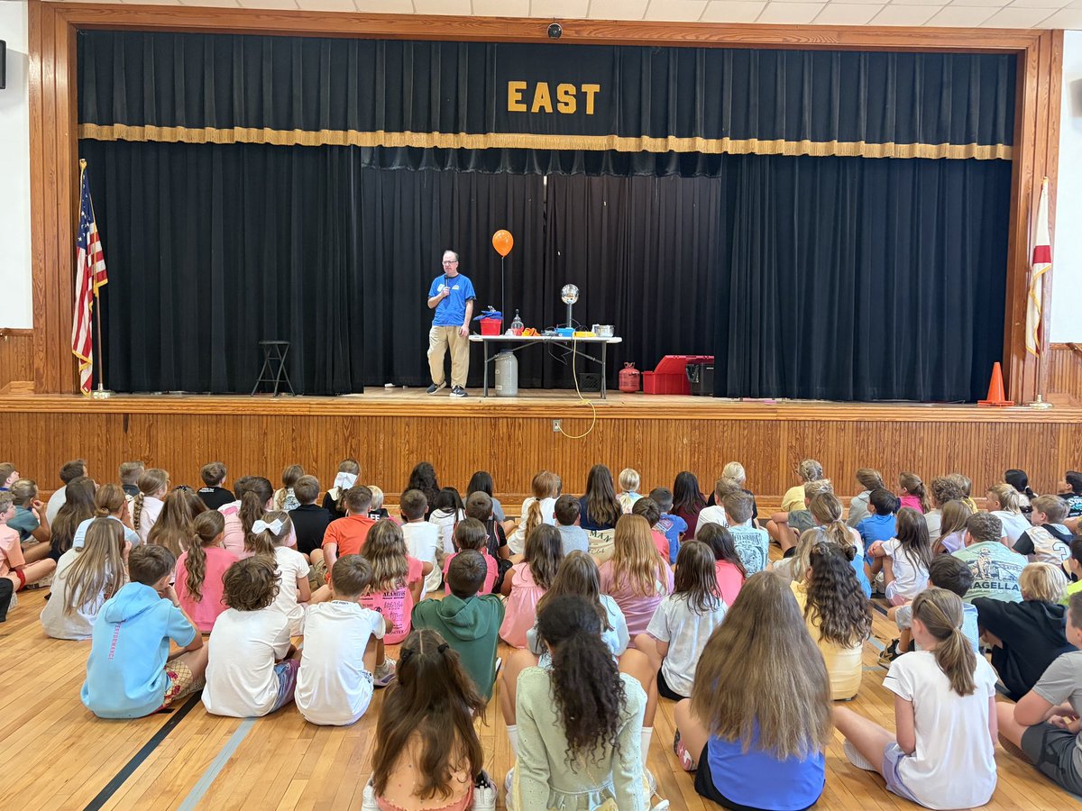 EastElemCCS's tweet photo. 🖤💛We ended the first full week of the 26-27 school year with enjoying a visit from the McWane Science Center! McWane on the Move taught our students about some of the Recipe of a Storm. 🥼🧑‍🔬👩‍🔬🥽 https://t.co/VyxFIdJhRu