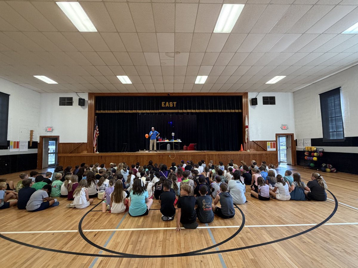 EastElemCCS's tweet photo. 🖤💛We ended the first full week of the 26-27 school year with enjoying a visit from the McWane Science Center! McWane on the Move taught our students about some of the Recipe of a Storm. 🥼🧑‍🔬👩‍🔬🥽 https://t.co/VyxFIdJhRu