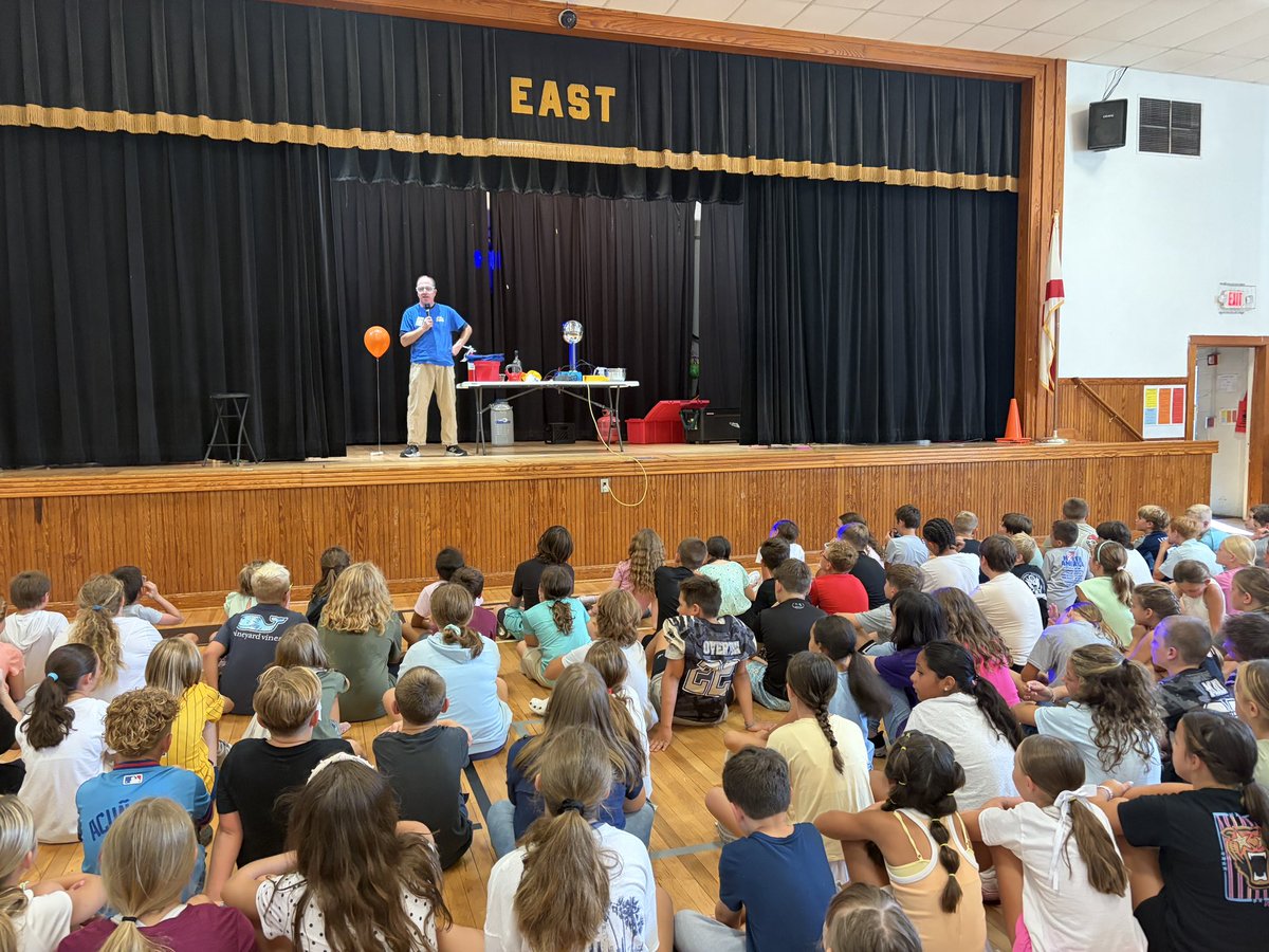 EastElemCCS's tweet photo. 🖤💛We ended the first full week of the 26-27 school year with enjoying a visit from the McWane Science Center! McWane on the Move taught our students about some of the Recipe of a Storm. 🥼🧑‍🔬👩‍🔬🥽 https://t.co/VyxFIdJhRu