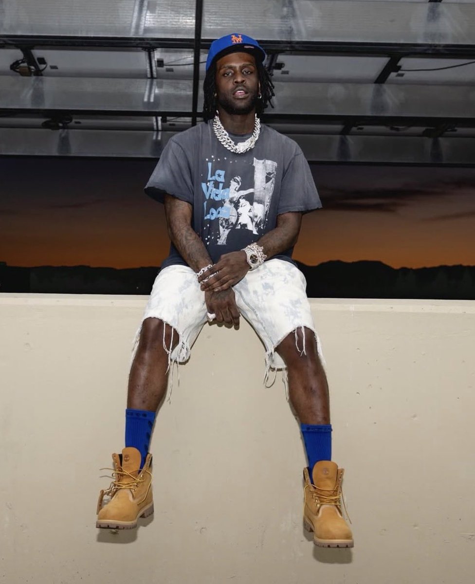 HotFreestyle's tweet photo. Chief Keef turns 31 today, Happy Birthday 🎈 https://t.co/4b5riro1HC
