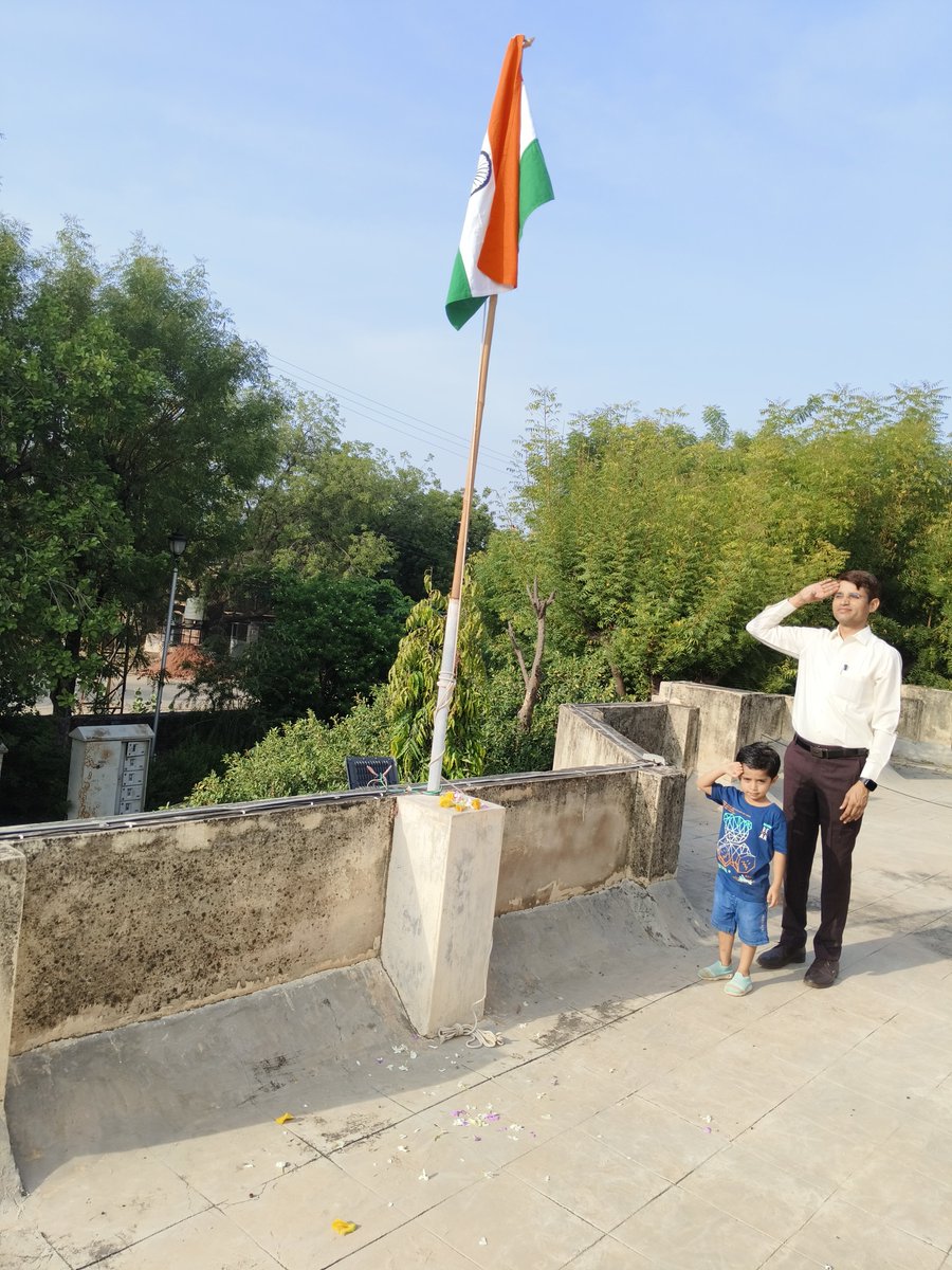 RGMEENA20's tweet photo. स्वतंत्रता दिवस की हार्दिक शुभकामनाएँ🇮🇳
माँ भारती की स्वतंत्रता के लिए अपने प्राणों की आहुति देने वाले अमर शहीदों को शत्-शत् नमन।
आइए, इस स्वतंत्रता दिवस पर हम देश की एकता, अखंडता और सम्मान की रक्षा करते हुए राष्ट्रहित में अपना योगदान देने का संकल्प लें।
जय हिंद! 🇮🇳
वंदे मातरम् https://t.co/rEmIFbZ6GZ