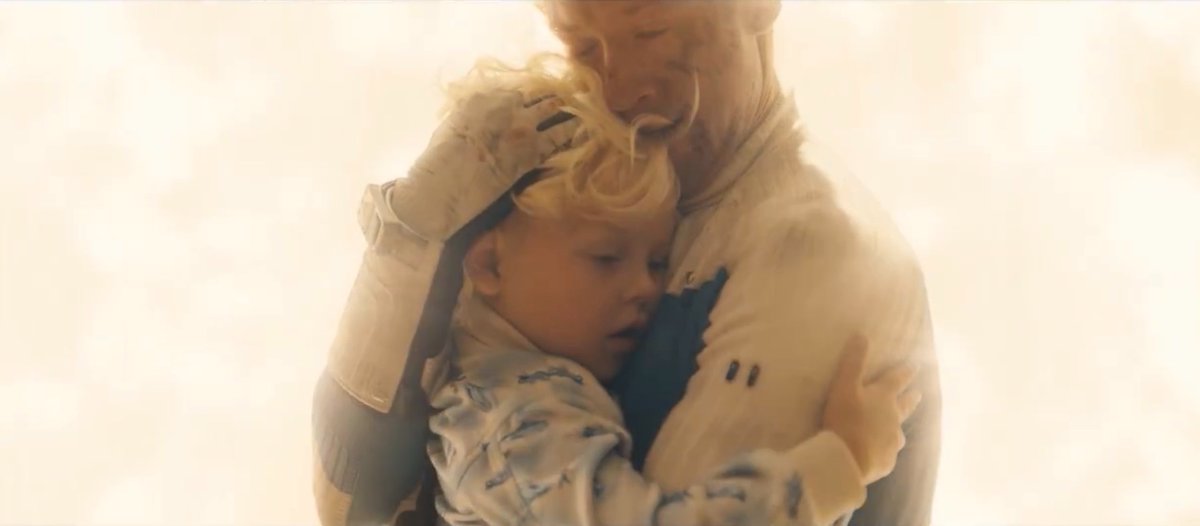 joequinnhq's tweet photo. 🔴 New look at Joseph Quinn as Johnny Storm holding Franklin Richards in ‘AVENGERS: DOOMSDAY’ https://t.co/xfEoS4sflU