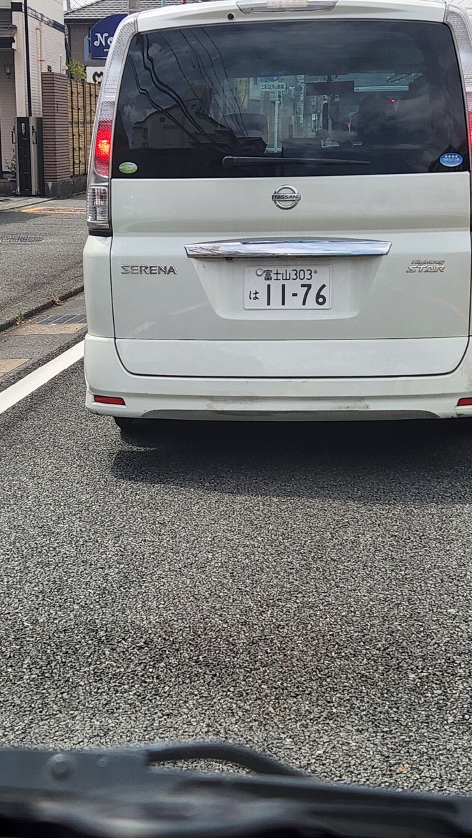 oka_5388's tweet photo. 左折レーンから右折してくるアホ https://t.co/ldknrQsncv