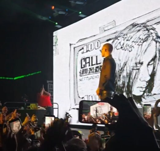 Nolix555's tweet photo. Nettspend has debuted his buzzcut at his show tonight https://t.co/lRj2GwMmCp