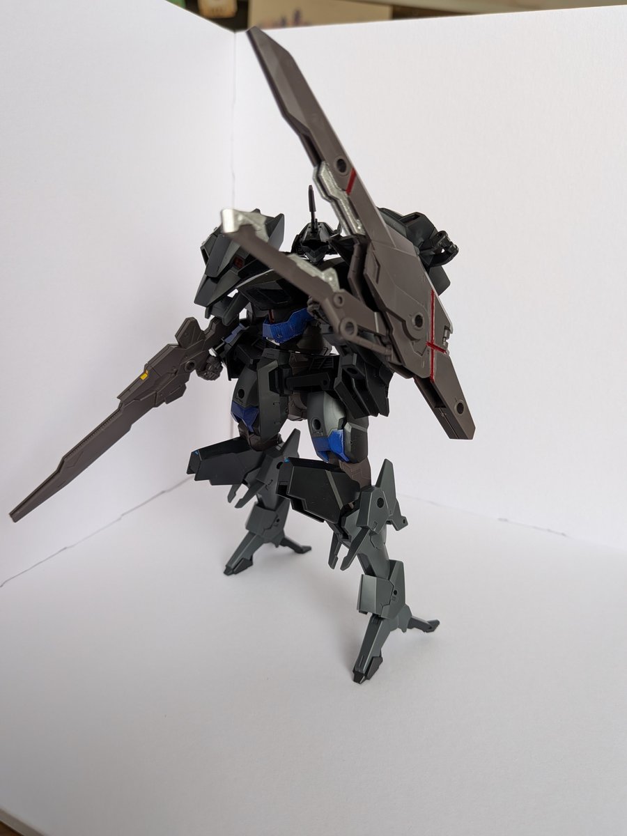 orangesenter's tweet photo. ゼノヴァルトに部分塗装と3Dメタリックシール貼り付けました。
シールドの刃らしき部分を塗装したらサメぽくなった🦈
人によっては頭部とかにしてそう…
#30MM https://t.co/EqRH7IqWgd