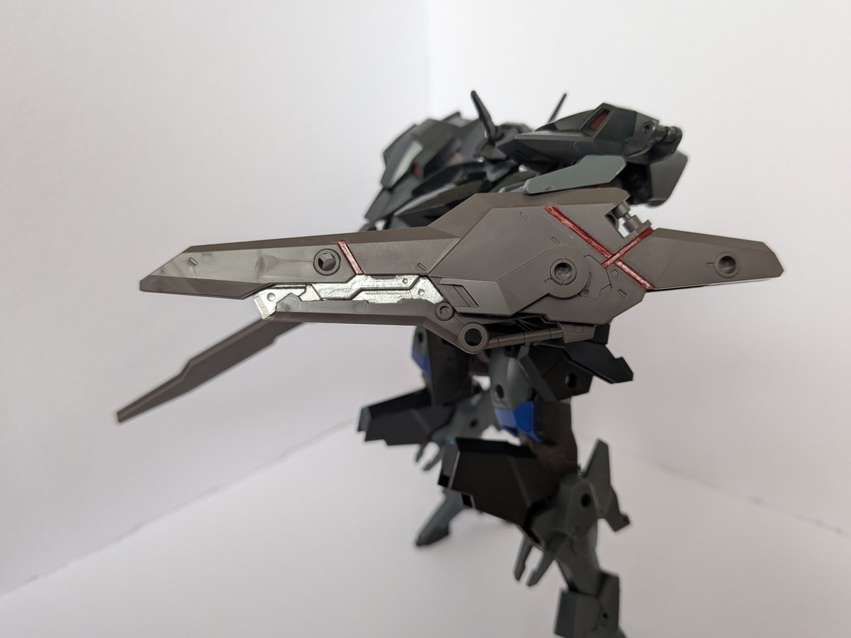 orangesenter's tweet photo. ゼノヴァルトに部分塗装と3Dメタリックシール貼り付けました。
シールドの刃らしき部分を塗装したらサメぽくなった🦈
人によっては頭部とかにしてそう…
#30MM https://t.co/EqRH7IqWgd