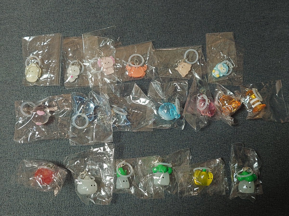 toram_19951004's tweet photo. つぶらな瞳の仲間達 野菜たちのmini charm 珍海生物 マニチュアマーカー
サンリオ 交換 ガチャ めじるし 買取

譲 画像

求 異種  めじるし  サンリオ
                その他
     買取   定価＋送料(纏めての方優先)
                 PayPay

郵送交換📮
お気軽にお声掛けください(⁎ᴗ͈ˬᴗ͈⁎) https://t.co/Ny72088Ptr