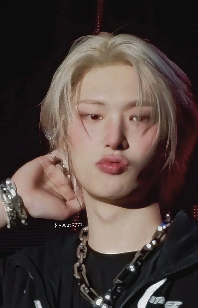 yungisholic's tweet photo. the ultimate doll face https://t.co/8zWgVyofuf