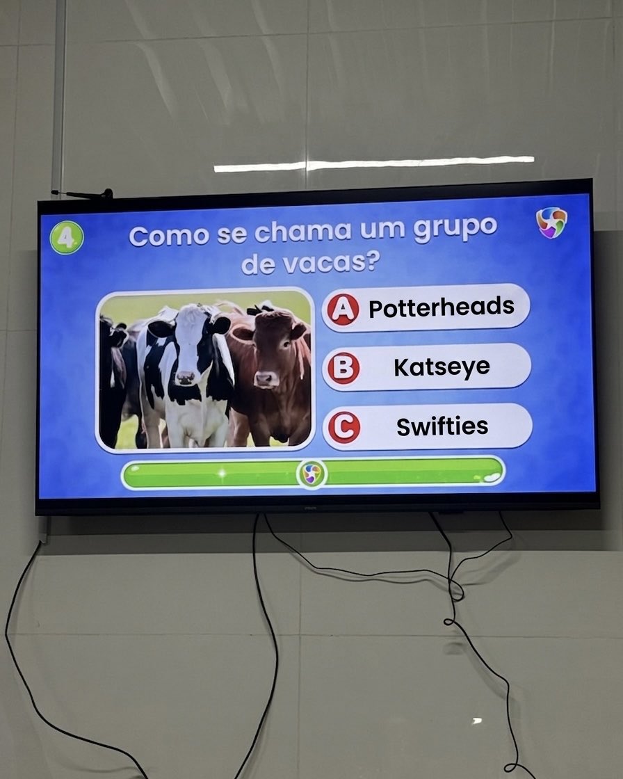 robertoqual's tweet photo. gente? eu tava jogando naqueles video do youtube c meus amgs e apareceu essa pergunta https://t.co/SRBhPhszF1