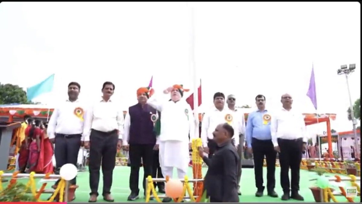 Dileep_Sanghani's tweet photo. इफको इकाई, फूलपुर में आयोजित स्वतंत्रता दिवस समारोह में ध्वजारोहण कर राष्ट्रध्वज को नमन किया।

इस पावन अवसर पर देश की स्वतंत्रता के लिए अपना सर्वस्व न्योछावर करने वाले महान स्वतंत्रता सेनानियों एवं वीर शहीदों को श्रद्धापूर्वक नमन किया। 🇮🇳

आइए, राष्ट्र की एकता, अखंडता और समृद्धि के संकल्प के साथ विकसित एवं आत्मनिर्भर भारत के निर्माण में अपना योगदान दें।

जय हिंद! 🇮🇳