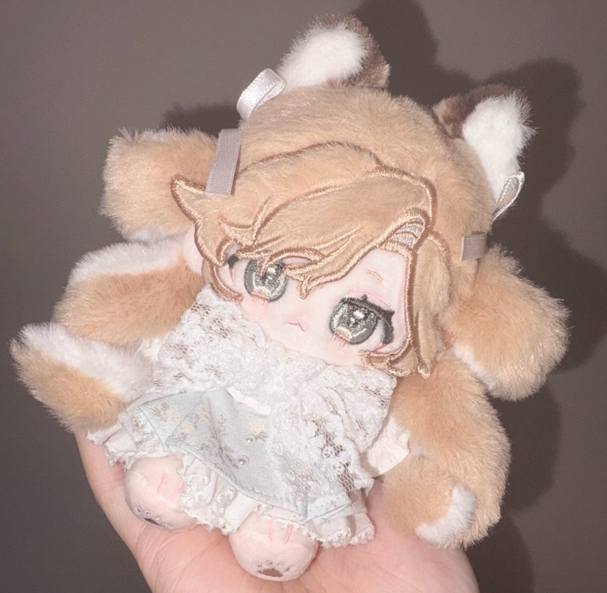 Shippo_usagi_no's tweet photo. ромашка🦊🌼🤍

#RabbiTail_nui https://t.co/krP83XLOil