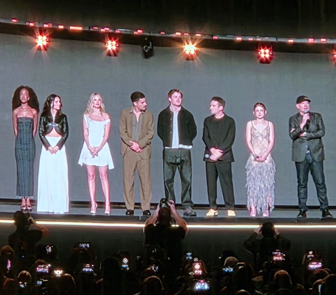 NotiPlay_'s tweet photo. EL CASTING DE LOS X-MEN

- Sadie Sink es Jean Grey.
- Kit Connor es Cyclops.
- Christopher Abbott es el Profesor X.
- Inde Navarrette es Rogue.
- Samara Weaving es Emma Frost.
- Maya Boyd es Storm.
- Adam Driver es Mr. Sinister.

#D23 https://t.co/OZznBEFi1f