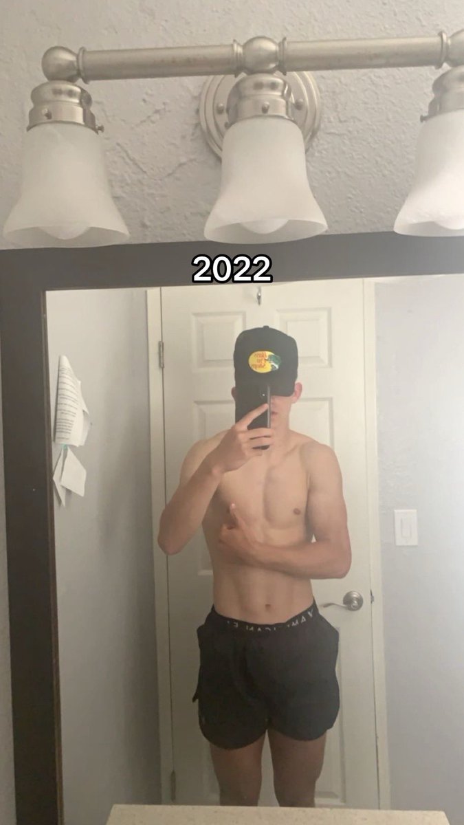 JakeLifts4's tweet photo. 2022 vs 2025 gym progress https://t.co/aMbWDD1no4