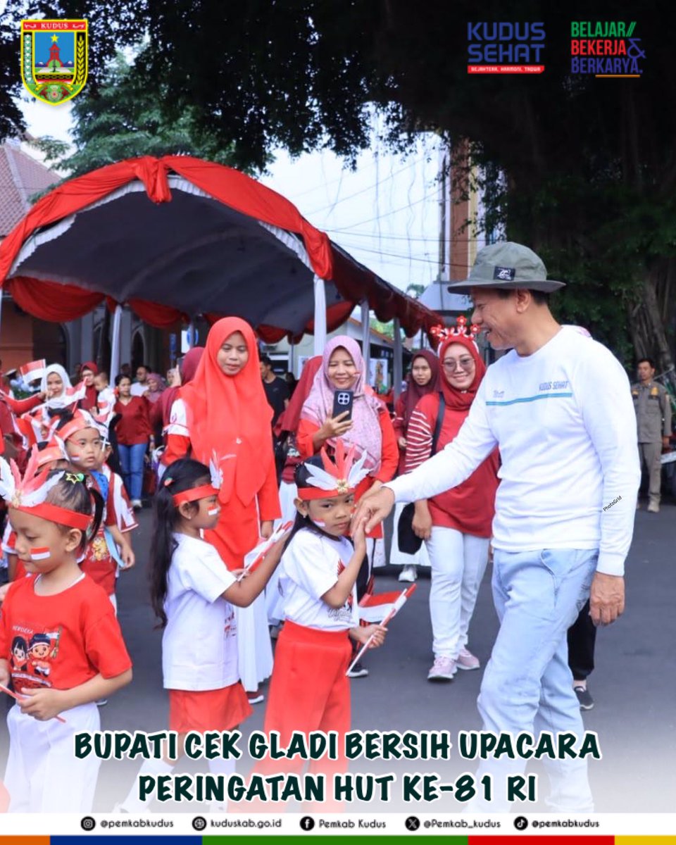kuduspemkab's tweet photo. Memastikan kesiapan pelaksanaan upacara HUT Ke-81 Republik Indonesia, Bupati Kudus Sam’ani Intakoris meninjau gladi bersih di Alun-Alun Simpang Tujuh Kudus, Sabtu (15/8/2026). Peninjauan dilakukan untuk melihat kesiapan petugas, peserta, serta seluruh rangkaian upacara. https://t.co/Pzf2y9HHKn