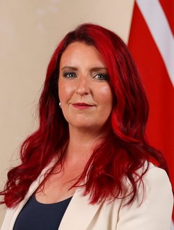 TomK_Brit1993's tweet photo. Louise Haigh is someone I have a great deal of respect for. Serious, grounded and completely focused on getting things done.

It is good to see her back at the heart of government. Labour has some genuinely impressive people around the Cabinet table. 🌹 https://t.co/YtZWYDF6yw